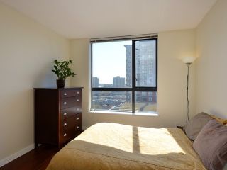 Photo 8: 408 813 AGNES Street in New Westminster: Downtown NW Condo for sale in "NEWS" : MLS®# V989175