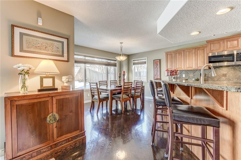 Photo 9: Photos: 16 CRESTMONT Drive SW in Calgary: Crestmont House for sale : MLS®# C4177584