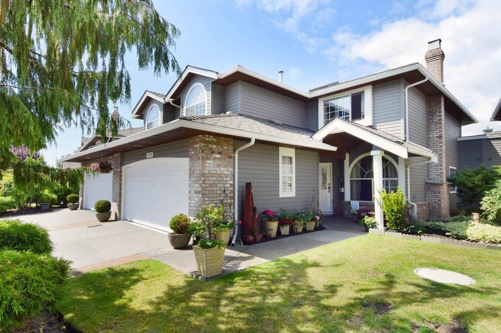 Main Photo: 6139 W BOUNDARY Drive in Surrey: Panorama Ridge Townhouse for sale in "LAKEWOOD GARDENS" : MLS®# F1448168