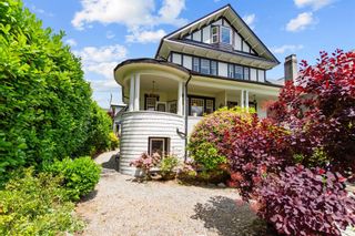 Main Photo: 274 E KEITH Road in North Vancouver: Central Lonsdale 1/2 Duplex for sale : MLS®# R2897483
