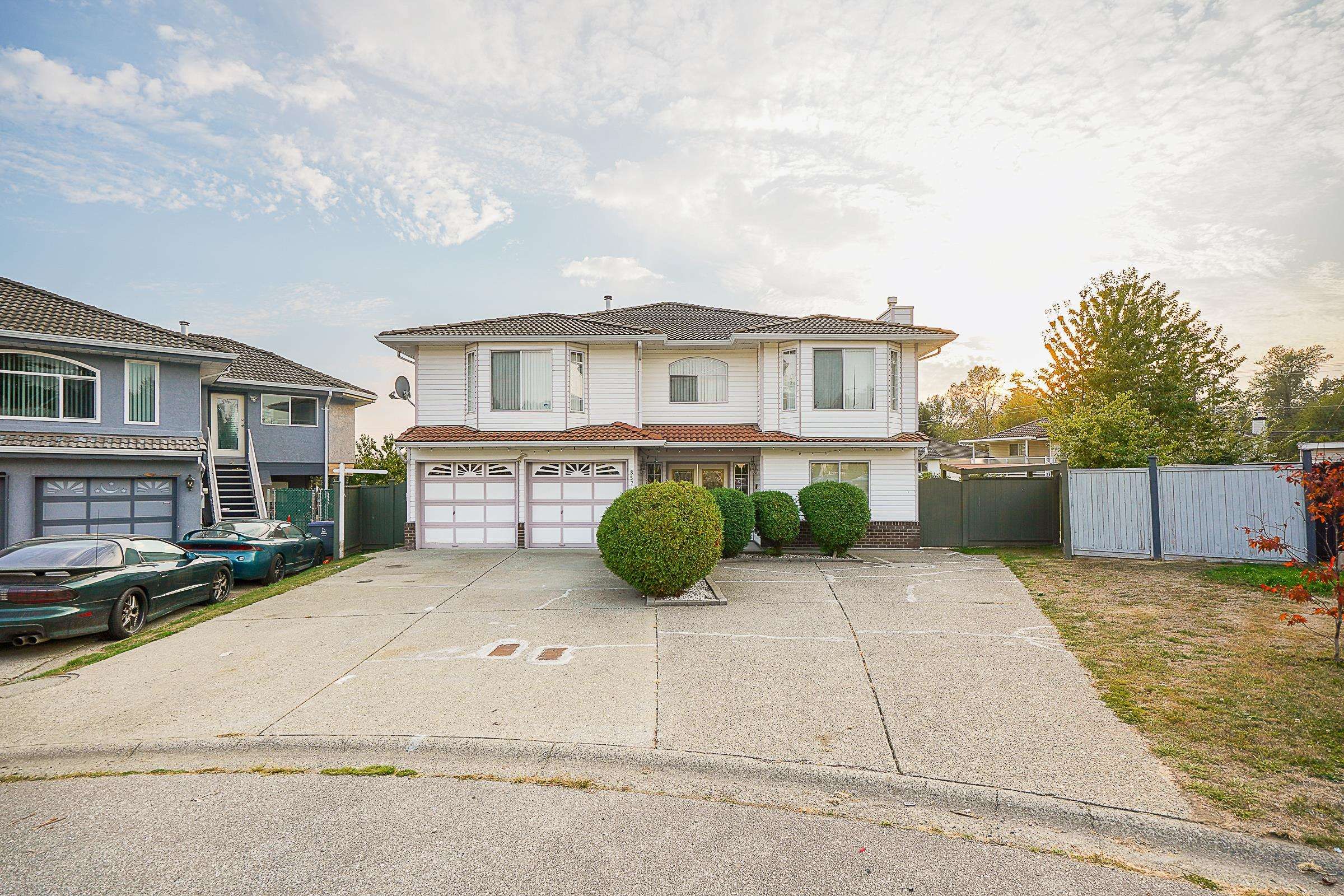 Main Photo: 8571 148A Street in Surrey: Bear Creek Green Timbers House for sale : MLS®# R2731170