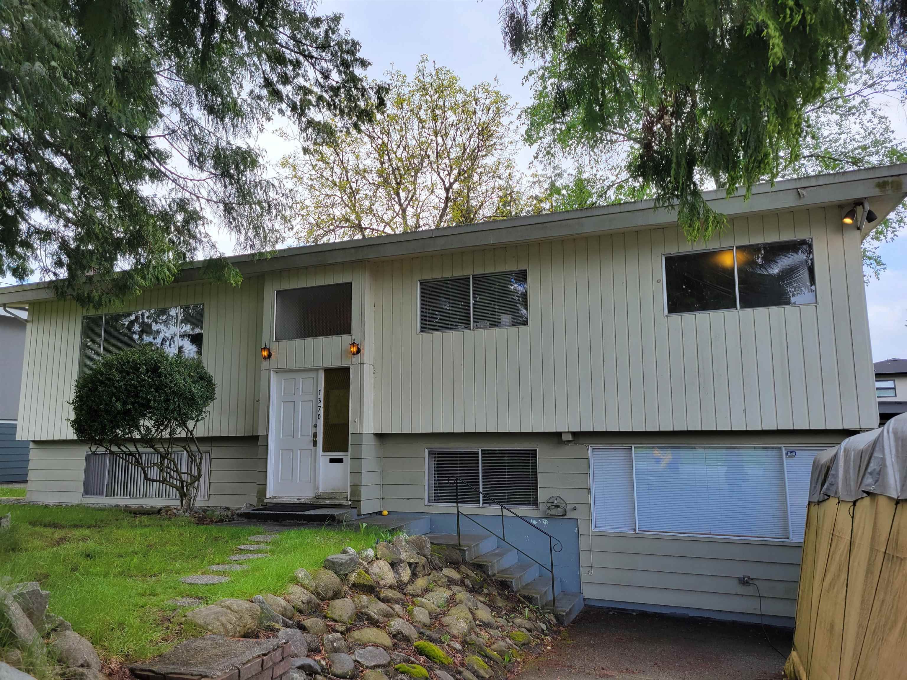 Main Photo: 1370 GROVER Avenue in Coquitlam: Central Coquitlam House for sale : MLS®# R2695411