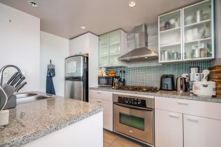 Photo 12: 1703 33 SMITHE Street in Vancouver: Yaletown Condo for sale in "COOPERS LOOKOUT" (Vancouver West)  : MLS®# R2781151