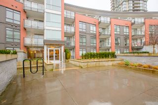 Photo 3: 108 20 E ROYAL Avenue in New Westminster: Fraserview NW Condo for sale in "THE LOOKOUT" : MLS®# R2237178