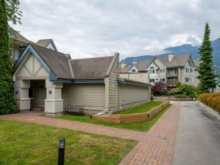 Photo 1: 110 1466 PEMBERTON Avenue in Squamish: Downtown SQ Condo for sale in "Marina Estates" : MLS®# R2784360