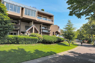 Photo 3: 305 5 K De K Court in New Westminister: Condo for sale (New Westminster)  : MLS®# R2014675