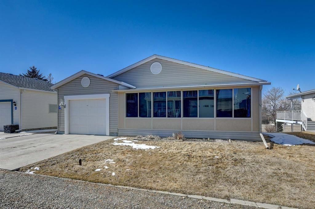 Main Photo: 412 Sunset Drive: Rural Vulcan County Detached for sale : MLS®# A2037320