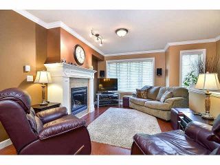 Photo 2: 18 6238 192ND Street in Surrey: Cloverdale BC Townhouse for sale in "BAKERVIEW TERRACE" (Cloverdale)  : MLS®# F1420554