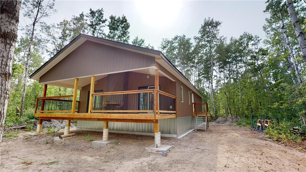 Main Photo: 56 Lynnewood Drive in Traverse Bay: House for sale : MLS®# 202321420