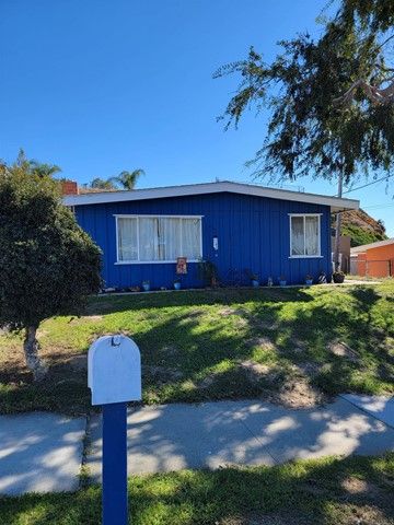 Main Photo: House for sale : 3 bedrooms : 1311 Loretta St in Oceanside