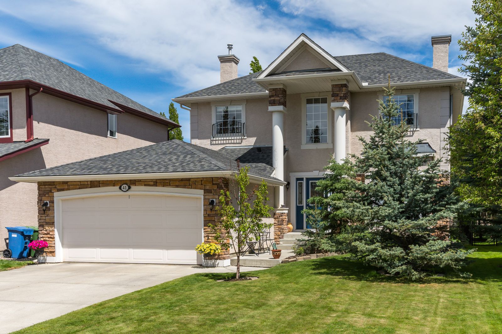 Opportunities like this are rare in Calgary’s Discovery Ridge: Check out 41 Discovery Ridge Manor! "Coming Soon"