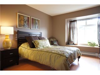 Photo 6: 43 7428 SOUTHWYNDE Avenue in Burnaby: South Slope Townhouse for sale in "LEDGESTONE 2" (Burnaby South)  : MLS®# V938028