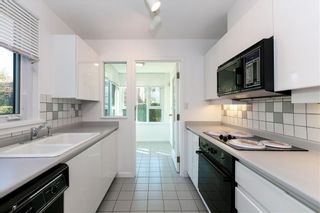 Photo 4: 202 1566 W 13TH Avenue in Vancouver: Fairview VW Condo for sale in "ROYAL GARDENS" (Vancouver West)  : MLS®# R2586324