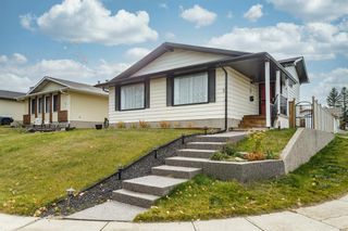 Photo 1: 3 Bearberry Place NW in Calgary: Beddington Heights Detached for sale : MLS®# A1154007
