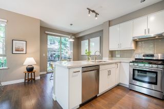 Photo 13: 70 100 KLAHANIE Drive in Port Moody: Port Moody Centre Townhouse for sale in "INDIGO" : MLS®# R2881964