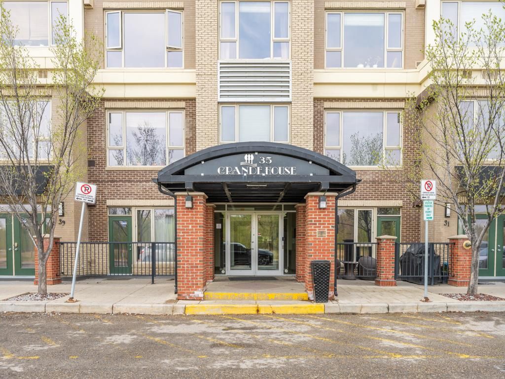 Main Photo: 222 35 Inglewood Park SE in Calgary: Inglewood Apartment for sale : MLS®# A2046361