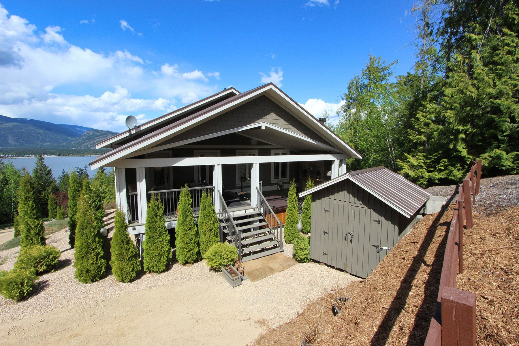 Photo 8: Photos: 1674 Trans Canada Highway in Sorrento: House for sale : MLS®# 10231423