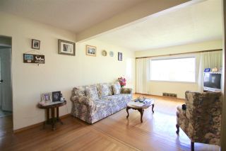Photo 4: 4564 PENDER Street in Burnaby: Capitol Hill BN House for sale (Burnaby North)  : MLS®# R2283264