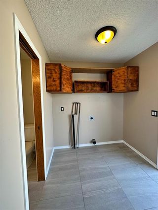 Photo 8: 80 Erin Circle SE in Calgary: Erin Woods Detached for sale : MLS®# A2050333