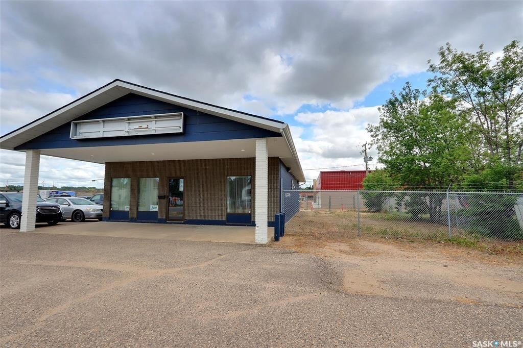 Main Photo: 349 13th Street East in Prince Albert: Midtown Commercial for sale : MLS®# SK921339
