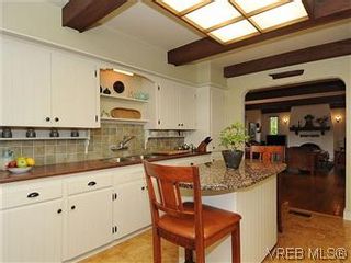 Photo 5: 1990 Cromwell Rd in VICTORIA: SE Mt Tolmie House for sale (Saanich East)  : MLS®# 568537