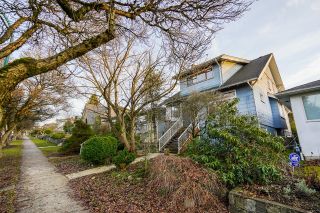 Photo 2: 2612 E 4 Avenue in Vancouver: Renfrew VE House for sale (Vancouver East)  : MLS®# R2653633