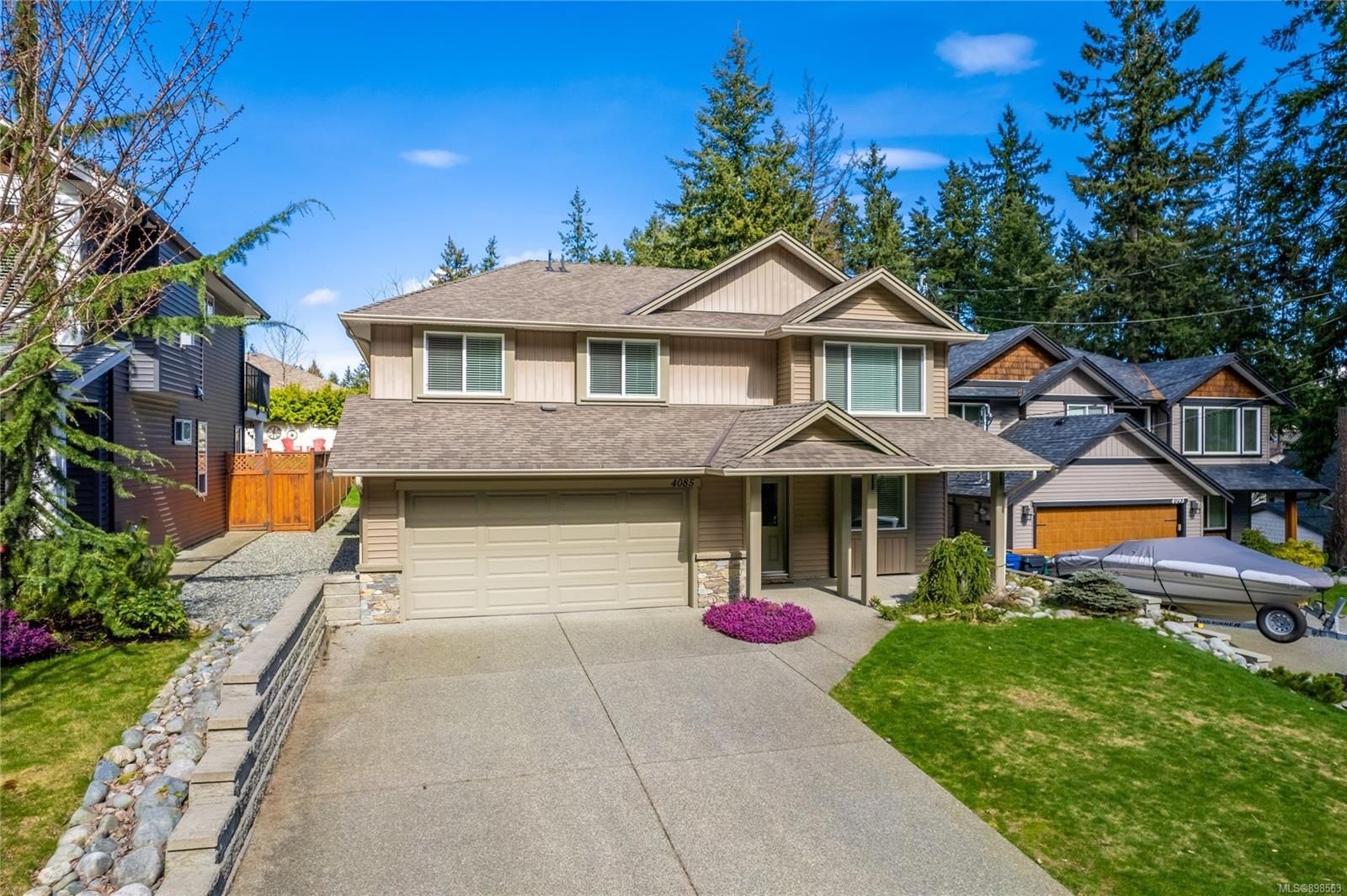 Main Photo: 4085 Salal Dr in Nanaimo: Na Uplands House for sale : MLS®# 898563