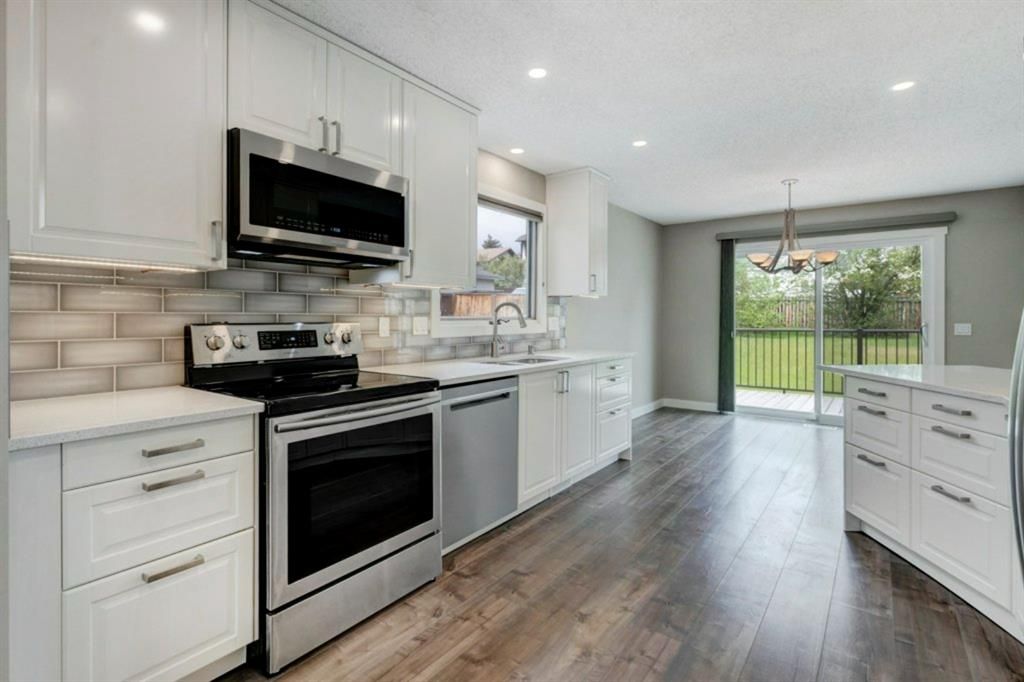 Photo 2: Photos: 227 Edgeland Road NW in Calgary: Edgemont Detached for sale : MLS®# A1236383