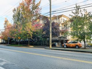 Photo 1: 402 364 Goldstream Ave in Colwood: Co Colwood Corners Condo for sale : MLS®# 887861