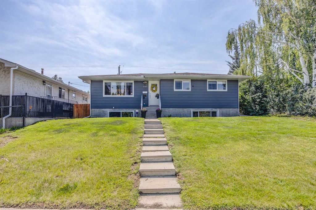 Main Photo: 7707 34 Avenue NW in Calgary: Bowness Detached for sale : MLS®# A2068447