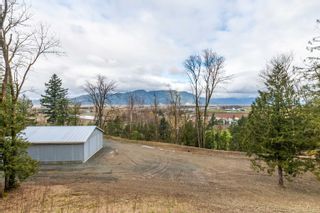 Photo 35: 41501 OLD YALE Road in Abbotsford: Sumas Prairie House for sale in "Majuba Hill" : MLS®# R2671405