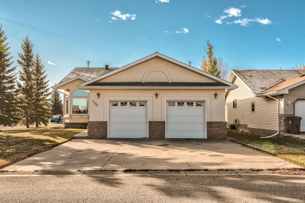 Main Photo: 204 Harrison Court: Crossfield Detached for sale : MLS®# A1165238