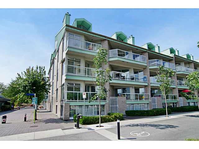 Main Photo: 3111 33 CHESTERFIELD Place in North Vancouver: Lower Lonsdale Condo for sale in "Harbourview Park" : MLS®# V1134288