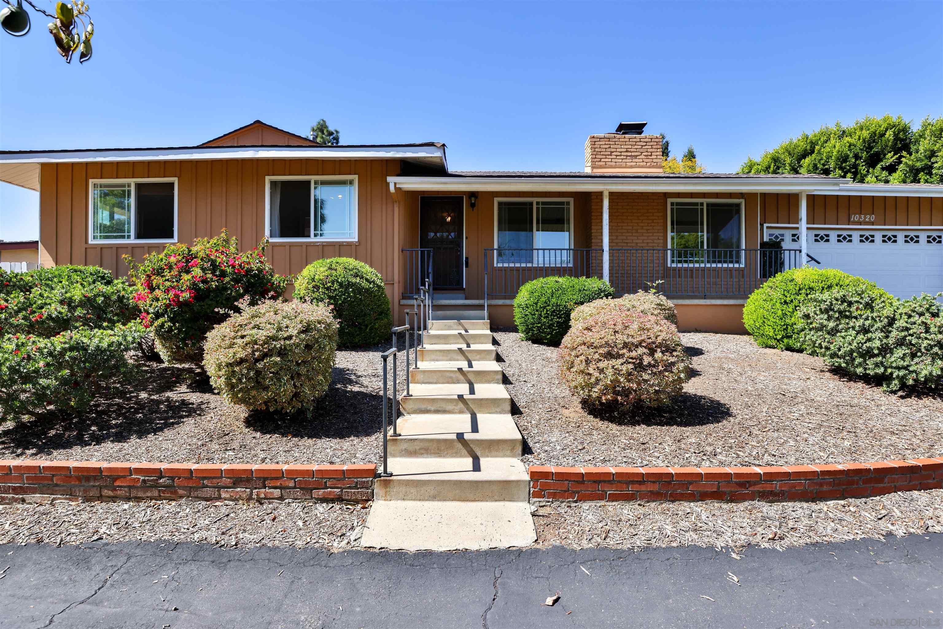 Main Photo: MOUNT HELIX House for sale : 3 bedrooms : 10320 Rancho Rd in La Mesa