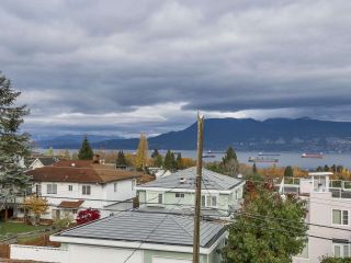 Photo 2: 3949 W 13TH Avenue in Vancouver: Point Grey House for sale (Vancouver West)  : MLS®# R2119677