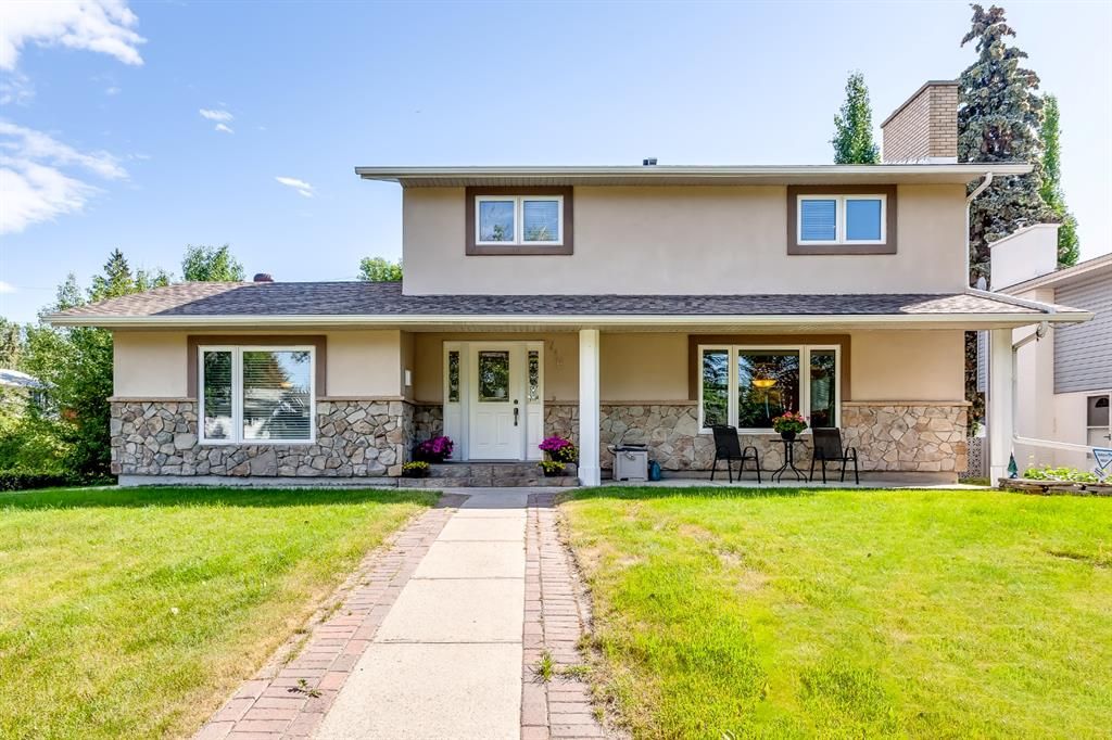 Main Photo: 716 Acadia Drive SE in Calgary: Maple Ridge Detached for sale : MLS®# A1257405