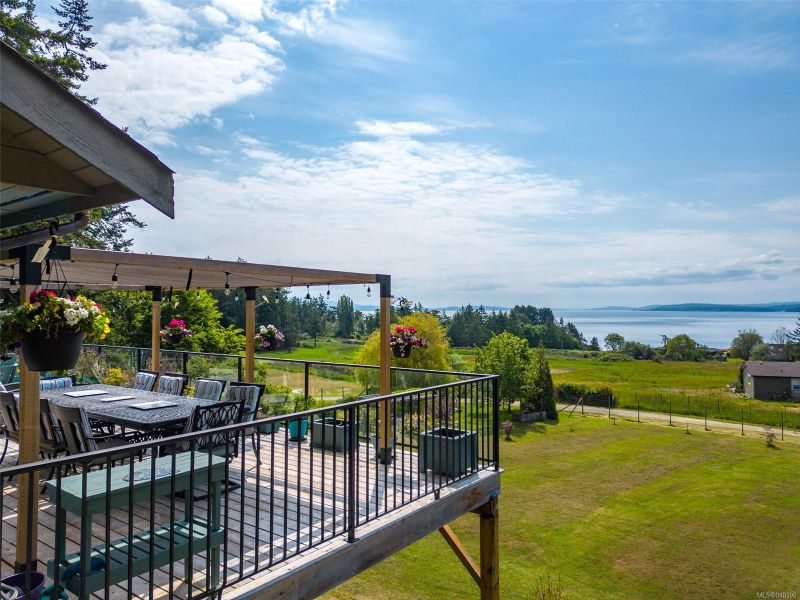 FEATURED LISTING: 9911 Craddock Dr Pender Island