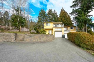 Photo 3: 6079 MARINE Drive in Burnaby: South Slope 1/2 Duplex for sale (Burnaby South)  : MLS®# R2763506