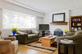 Photo 5: 1050 COMO LAKE Avenue in Coquitlam: Central Coquitlam House for sale : MLS®# R2080496