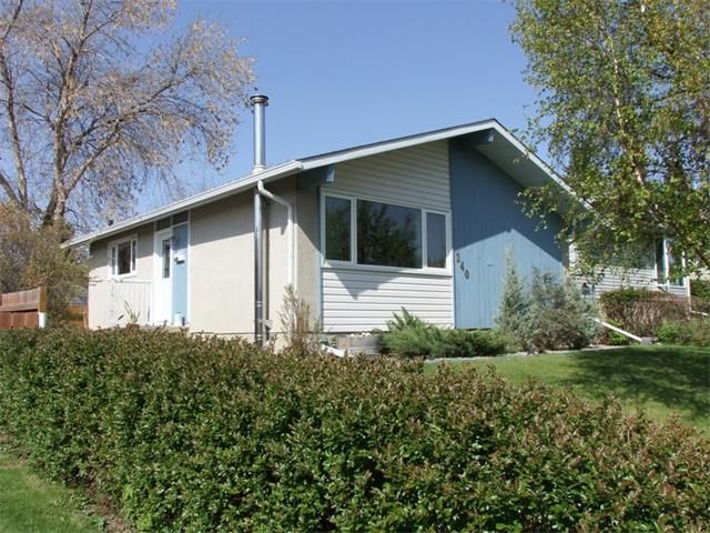 Main Photo: 240 VAN HORNE Crescent NE in Calgary: Vista Heights House for sale : MLS®# C4012124