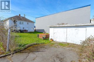 Photo 4: 472 Burnside Rd E in Saanich: House for sale : MLS®# 955953