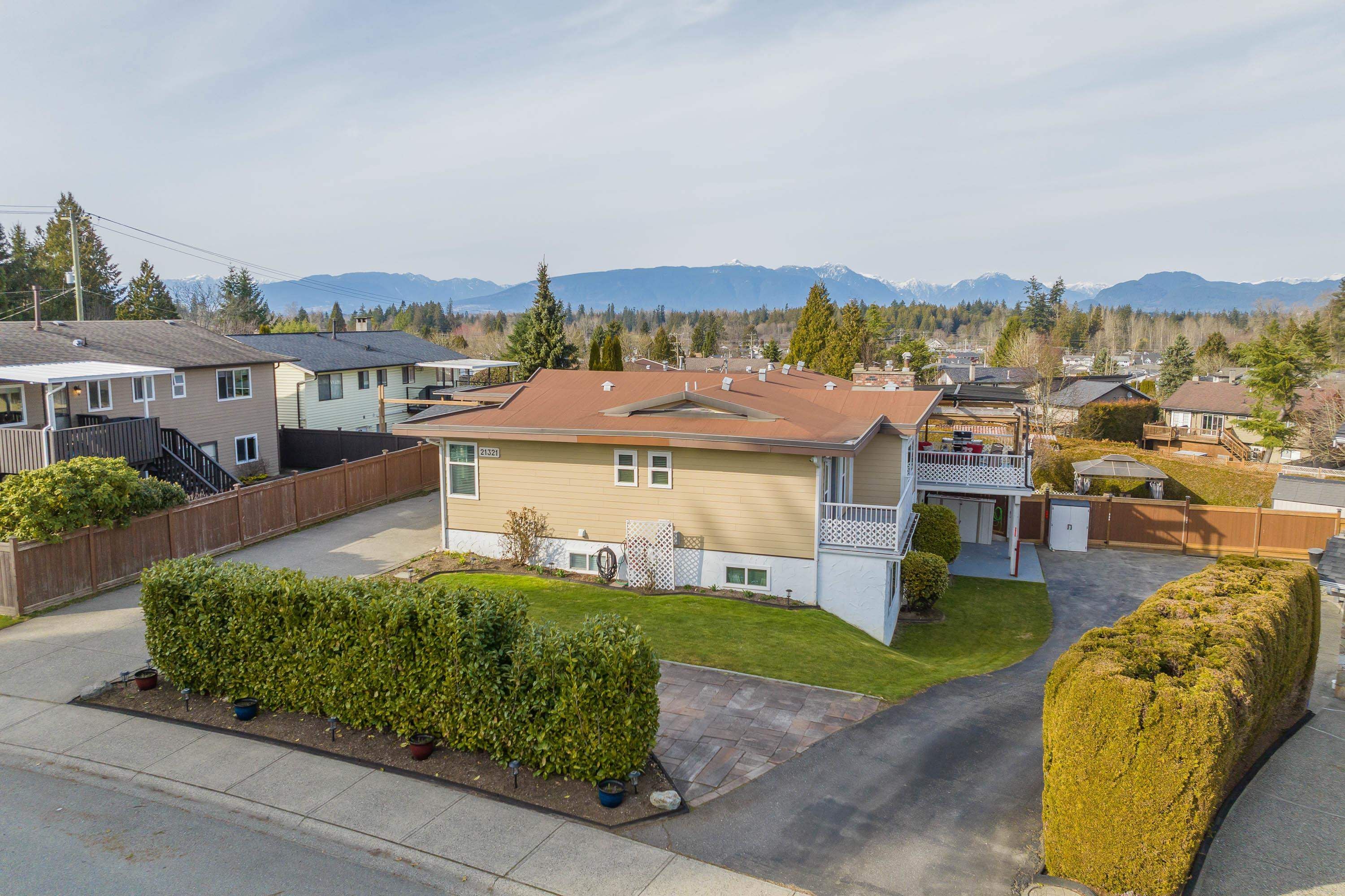 Main Photo: 21321 92B Avenue in Langley: Walnut Grove House for sale : MLS®# R2761629