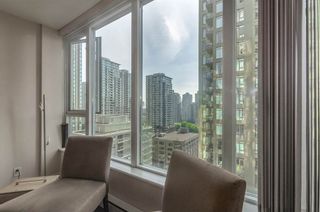 Photo 3: 1205 1010 RICHARDS STREET in Vancouver West: Yaletown Home for sale ()  : MLS®# R2307121