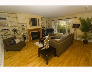 Photo 3: 1593 LARCH Street in Vancouver: Kitsilano Townhouse for sale (Vancouver West)  : MLS®# V701040