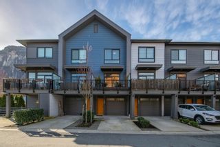 Main Photo: 1386 MARINASIDE Place in Squamish: Valleycliffe Townhouse for sale in "SEA AND SKY" : MLS®# R2860667