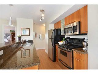 Photo 2: 202 1718 VENABLES Street in Vancouver: Grandview VE Condo for sale in "City View Terraces" (Vancouver East)  : MLS®# V992914