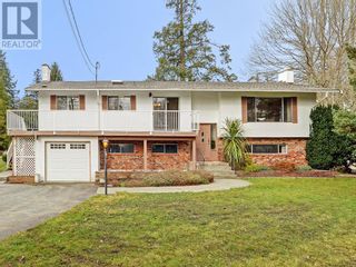 Photo 1: 9252 West Saanich Road in North Saanich: House for sale : MLS®# 375505