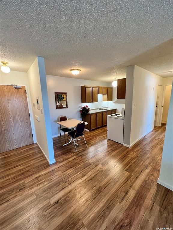 Main Photo: 402 529 X Avenue South in Saskatoon: Meadowgreen Residential for sale : MLS®# SK906641