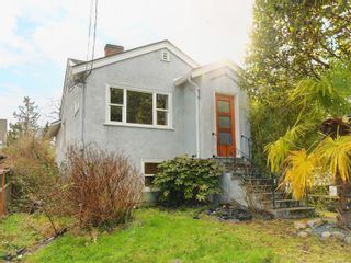 Photo 1: 937 Lodge Ave in Saanich: SE Quadra House for sale (Saanich East)  : MLS®# 919179