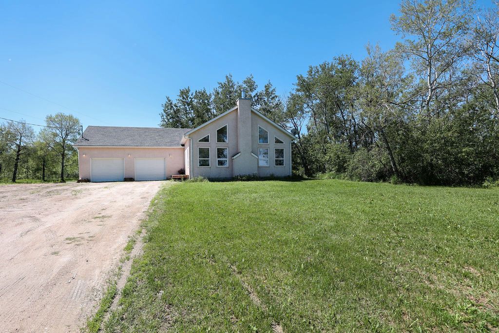 Main Photo: 40044 Garven Road: RM Springfield Single Family Detached for sale (R04)  : MLS®# 202214795